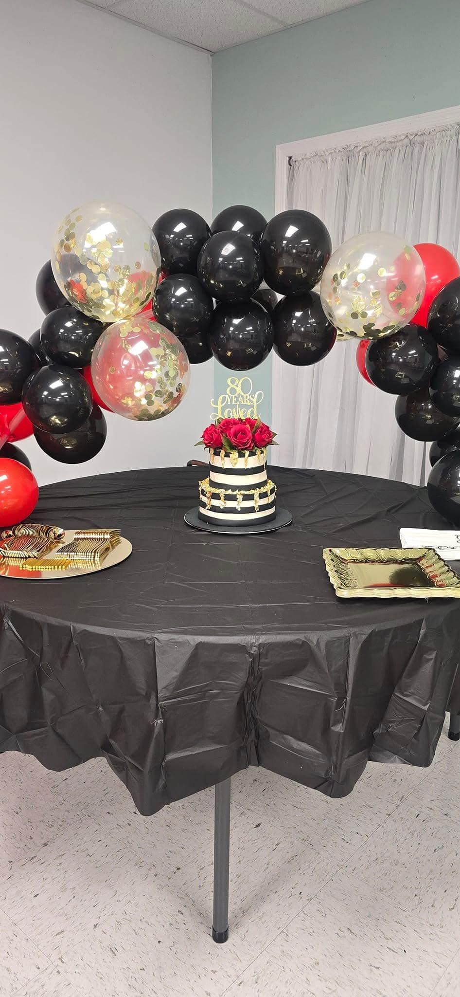 Balloon Table Decor & Place Settings